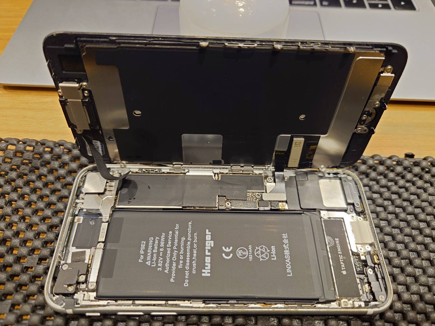 【目黒区よりご来店】iPhone SE2のバッテリー交換修理をご依頼いただきました！